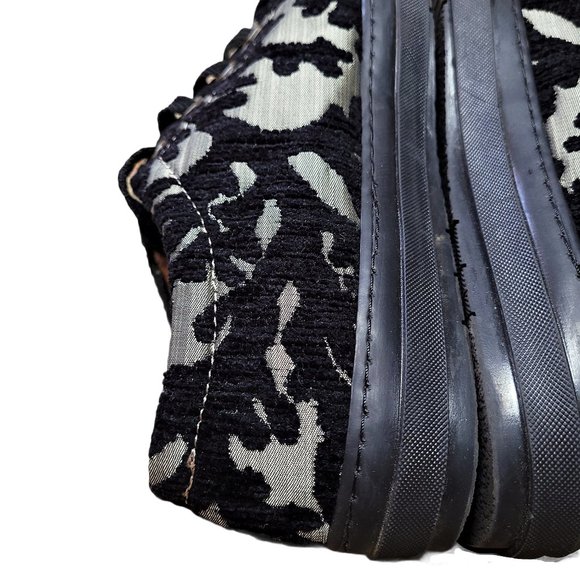 3/$20 Embroidered Raised Velvet Fashion Sneaker | 8.5 - Picture 10 of 13